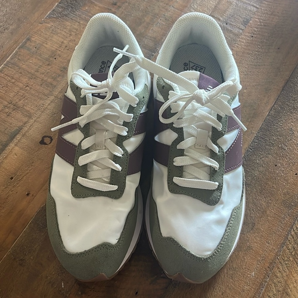 New Balancer 237 Olive and purple- EUC